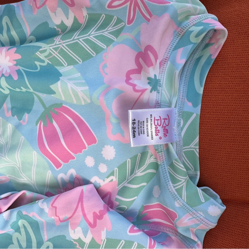 Ruffle butts rashguard top size 18-24 months EUC - Picture 4 of 5
